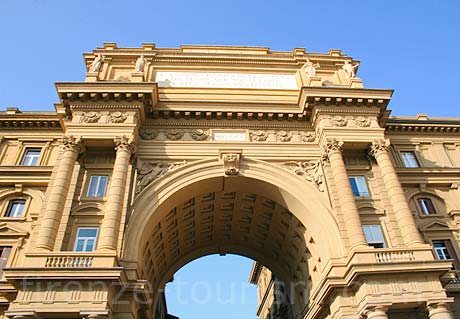A Diadaliv A Piazza Della Repubblica Firenzeben