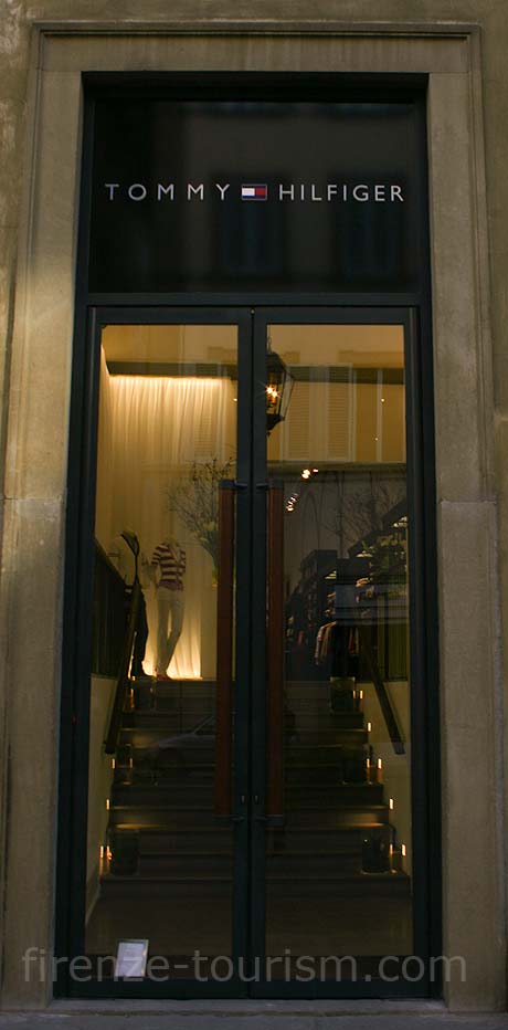 A Tommy Hilfiger Divathaz Firenzeben