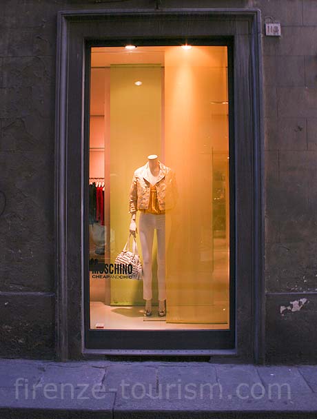 Moschino mode in florenz foto